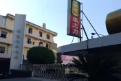 影/獨！成功嶺軍人販賣機買到「蟑螂奶茶」　廠商：查無來源