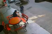 台男遊泰「坐路邊滑手機」！竟遭陌生人棍棒爆頭濺血