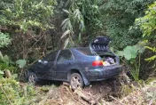 驚險！土城轎車煞車失靈墜山谷　68歲駕駛命大僅輕傷