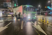 影/基隆大貨車右轉內輪差奪命！　女騎士遭捲入車底慘死