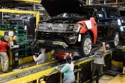 台灣買車割韭菜扯爆！300萬名車「課稅229.2萬」 總車價飆原價2倍