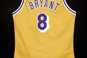 Kobe新秀球衣2.27億天價成交！創本人相關商品拍賣最高紀錄
