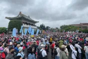 影/直擊！「426反綠共」聚集凱道　景福門已站滿