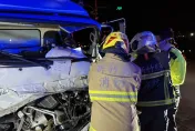 救不回來！西濱「貨車追撞皮卡」釀2重傷　肇事駕駛不治