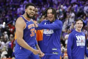 NBA/關鍵犯規沒響哨！活塞氣炸　尼克險勝1分聽牌