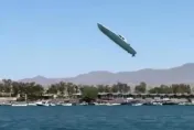影/驚悚意外！美快艇比賽中失控　飛到空中翻轉數圈重摔入水