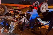 救不回來！國1彰化段「小貨車翻覆全毀」駕駛慘死