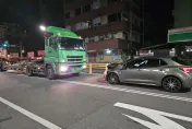 影/基隆89猴開車逆向pk聯結車！徒步肇逃「乘客被抓回」