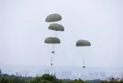 陸軍542旅實施空投接收訓練　展現聯合作戰補給效能