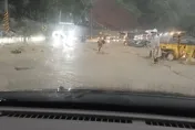 花蓮台九線雨彈狂炸！土石崩裂沖刷　匯德隧道北口交通受阻