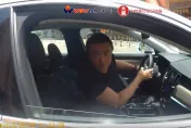 藝人李㼈疑汐止違規左轉！與機車騎士爆發口角衝突