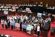 不挺國定假日增5天？沈伯洋急澄清「我們提的被拒絕」 慘遭網嗆爆打臉