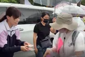 白沙屯媽祖回駕苗栗　高虹安現身發熱食力挺「香燈腳」