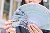 0到18歲月領5000元沒了？傳若在野加碼成長津貼「可能不副署」