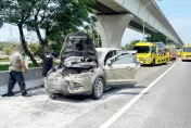 國1五楊高架爆故障車拖吊自燃！回堵3公里　幸無傷亡