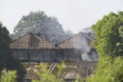 影/英前皇家空軍基地奪命大火！2消防員不幸殉職　英相發文哀悼