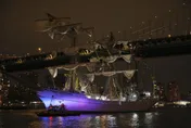 影/墨西哥軍艦撞紐約布魯克林大橋！船上2百多人傷亡不明