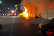 影/鄰居嚇壞！苗栗竹南驚見「一團火球」　汽車突自燃