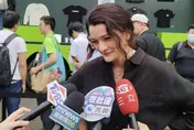 輝達公主好美！黃仁勳演講前最美焦點「最喜歡這禮物」