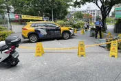 移動炸彈再一發！北投榮總「計程車衝人行道」 驚悚直擊