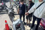 影/嘉義賊躲後座行搶！　落單女遭「持刀勒脖」打劫皮夾