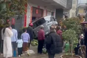 雲南也傳衝撞事故！工程車撞向菜市場人群　釀6死4傷