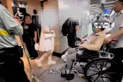 影/鬧大了！北京情侶占用無障礙廁所1小時　現場曝光