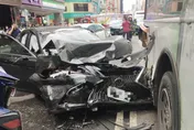 北市闖紅燈暴衝車禍釀8傷　78歲翁數度「無照」遭罰