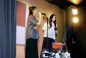 素人歌手唱到一半！徐佳瑩突驚喜衝上台   她激動落淚