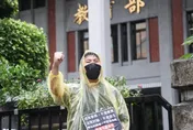 影/不滿「手機管理草案」剝奪權益　學生揪團赴教育部抗議
