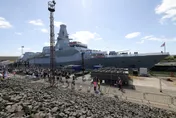 英國海軍首艘26型巡防艦命名　凱特王妃主持擲瓶儀式