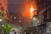 影/新北板橋公寓火警陽台竄火舌　警消灌救幸無人傷