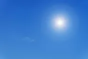 高雄「亮高溫黃燈」熱飆36度！氣象署：慎防熱傷害