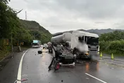 影/台2線小車撞大車翻覆！肇事駕駛酒測值「0.34」