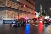 北市大安區Uber失控暴衝撞爛整排汽機車　1路人骨折送醫