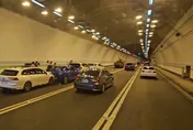 影/國3中寮隧道4車大追撞！回堵7公里　時速僅24公里