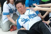 沒心理準備！徐乃麟突遭亞運國手過肩摔　五官扭曲倒地慘況曝