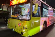 影/新北公車出事！「299追撞257」驚悚碎裂現場直擊
