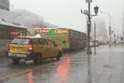 雨彈續炸！東部3縣市大雨特報　山區請警戒坍方、落石