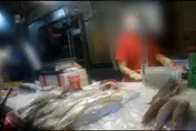 影/幹嘛碰我攤子！高雄工協市場爆「魚販流血衝突」
