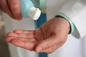 諾羅病毒大爆發！醫點迷思：噴酒精像幫它洗澡...根本沒用
