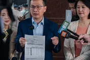 戳破綠營謊言「三重低級」！羅智強邀戰老柯：公布通聯紀錄