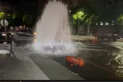 影/台中租賃車撞斷消防栓逃逸　馬路湧噴泉