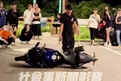 抓包女友滿嘴腥！台中男持球棒狂砸小王重機　火爆畫面曝