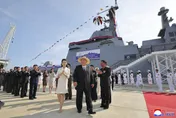 22天就修好？北韓出包軍艦「再下水」　金正恩攜女出席儀式