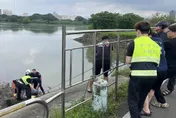 影/新北老婦河濱公園落水　警趕赴現場救回一命