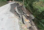 大雨沖刷！南橫公路梅山段「大面積崩塌」 雙向交通中斷