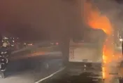 影/北市長庚醫院前公車自燃起火！駕駛乘客及時逃生幸無傷亡