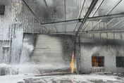神岡工廠大火！火舌伸出鐵捲門　3人緊急送醫