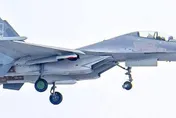 「AI版」殲-16戰機來了？陸網熱議：好像科幻電影